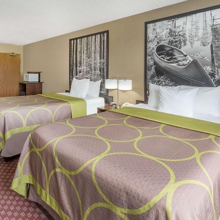 Super 8 By Wyndham Hebron Lowell Area Екстериор снимка