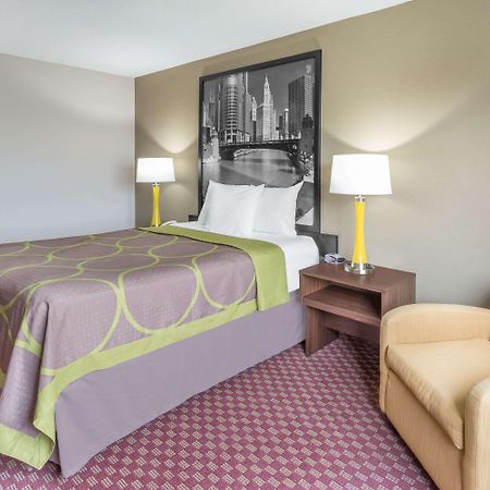 Super 8 By Wyndham Hebron Lowell Area Екстериор снимка