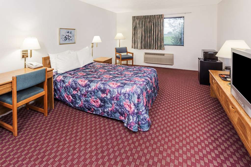 Super 8 By Wyndham Hebron Lowell Area Стая снимка