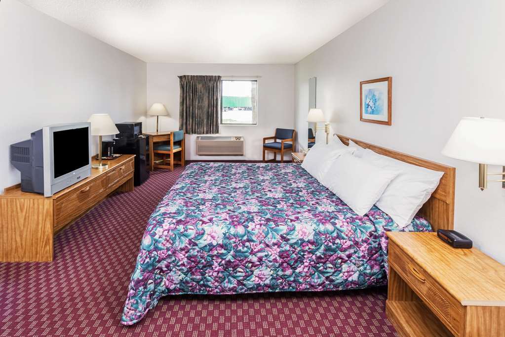 Super 8 By Wyndham Hebron Lowell Area Стая снимка