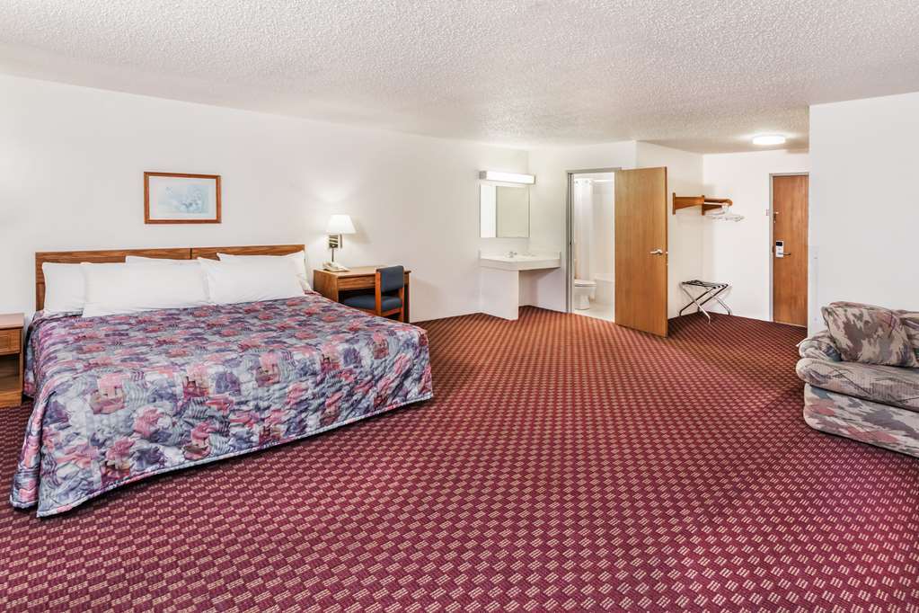 Super 8 By Wyndham Hebron Lowell Area Стая снимка