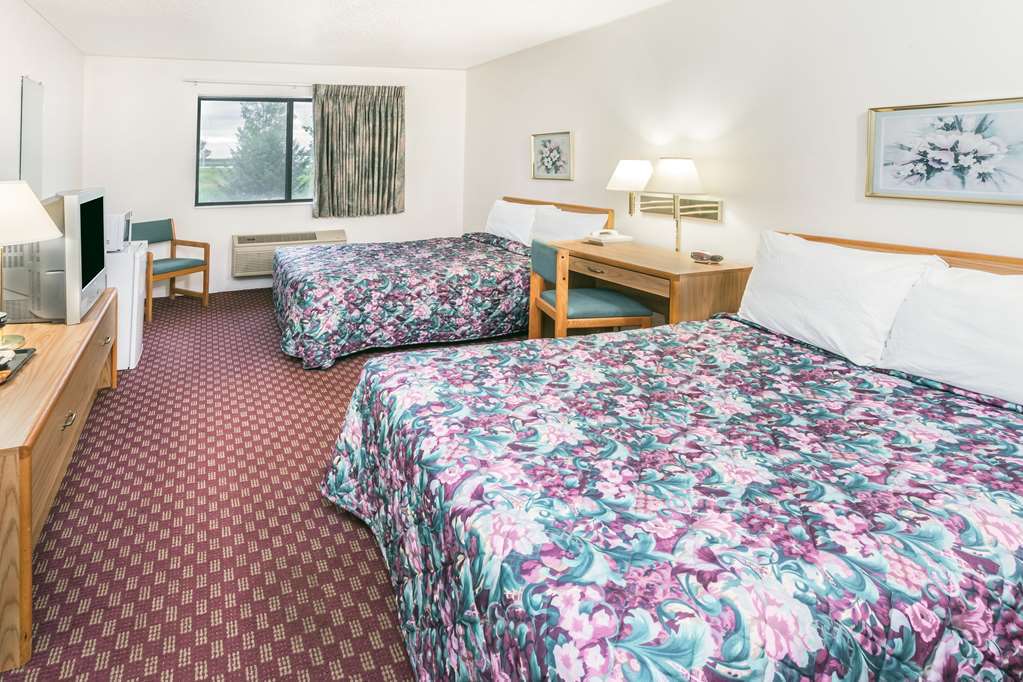 Super 8 By Wyndham Hebron Lowell Area Стая снимка
