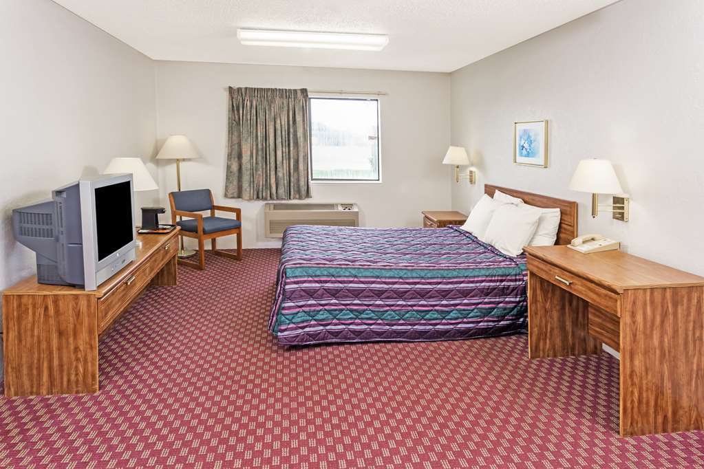 Super 8 By Wyndham Hebron Lowell Area Стая снимка