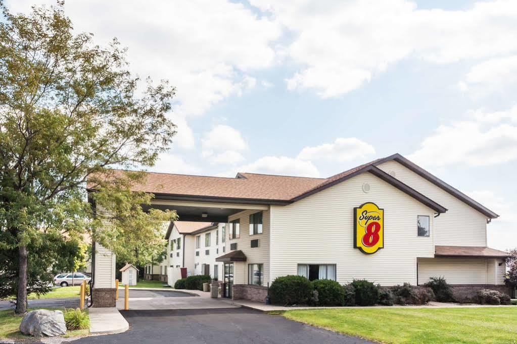 Super 8 By Wyndham Hebron Lowell Area Екстериор снимка