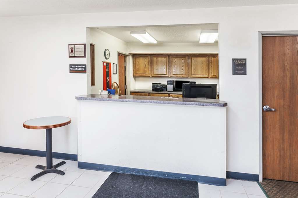 Super 8 By Wyndham Hebron Lowell Area Интериор снимка